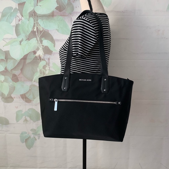 Michael Kors Polly Medium Top Zip Tote - Picture 2 of 10